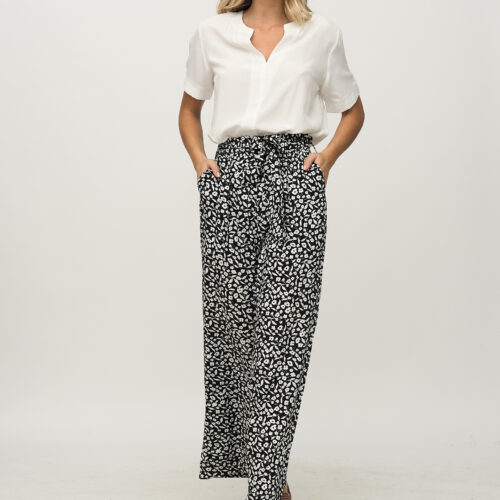 Pantalón Suelto Negro Con Estampado Blanco