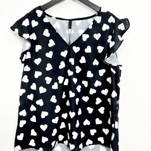 Blusa Negra Volantes Mangas Corazones Blancos