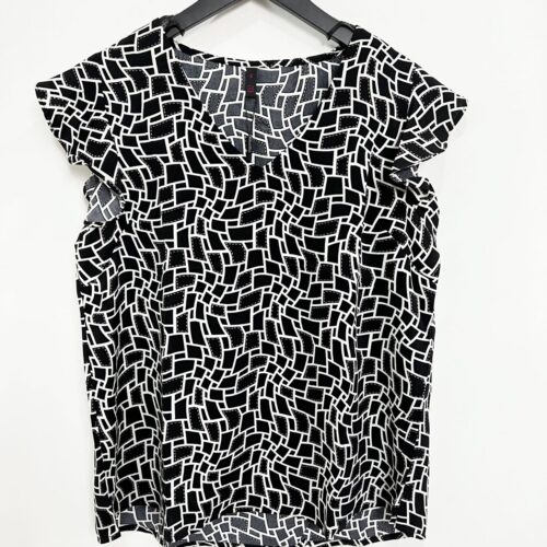 Blusa Negra Volantes Mangas Estampado