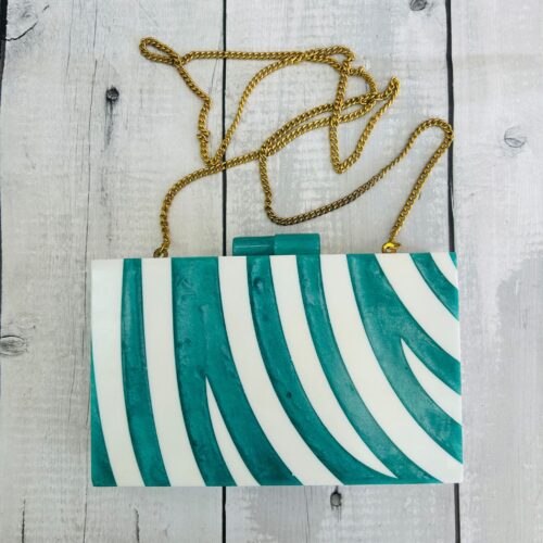 Bolso Cluth Rígido Nacarado Blanco y Turquesa