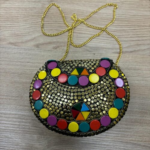 Bolso Rígido Redondo Con Piedras Dorado