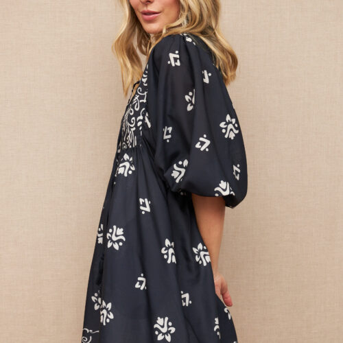 Vestido Corto Azul Estampado Escote Redondo con Tiras