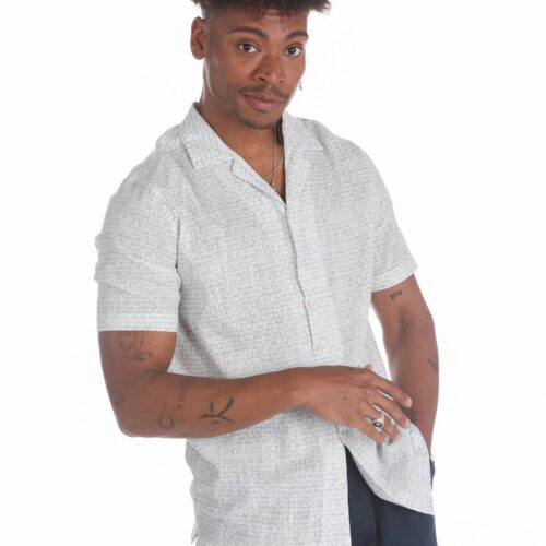 Camisa Hawaiana Azul Celeste Manga Corta  Estampado