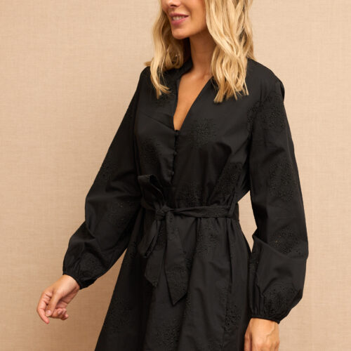 Vestido Corto Negro Bordados Cuello Mao Manga Larga Cinturón