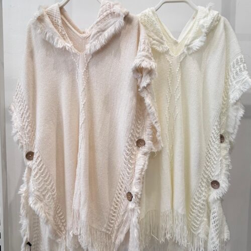 Poncho Liso Diseño Flecos Detalle Botones