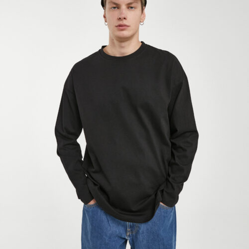 Camiseta Negra Manga Larga Oversize Letras