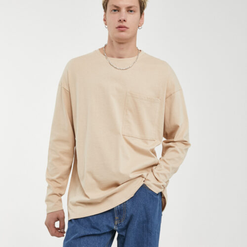 Camiseta Beige Manga Larga Oversize Bolsillo