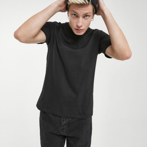 Camiseta Negra Básica Semioversize