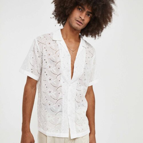 Camisa Blanca Manga Corta Bordada y Troquelada
