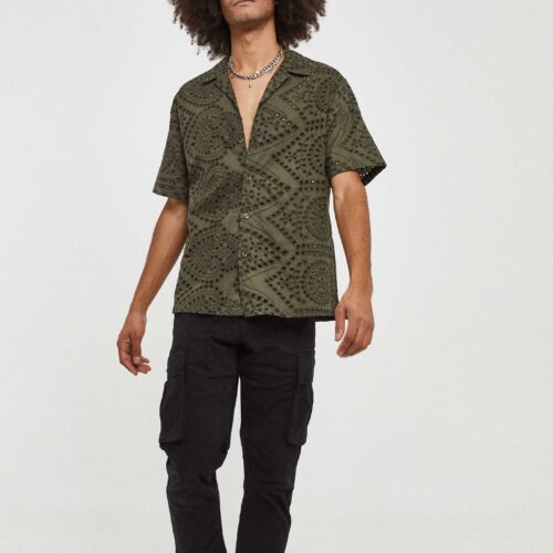 Camisa Manga Corta Verde Militar Bordada y Troquelada