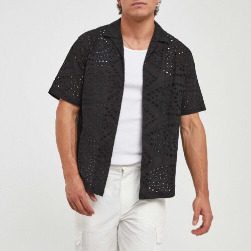 Camisa Manga Corta Negra Bordada y Troquelada