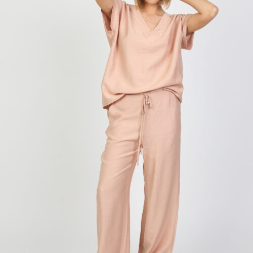Conjunto Nude Pantalón Largo Recto Blusa Manga Corta
