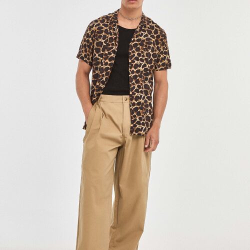 Camisa Negra Manga Corta Estampado Animal Print