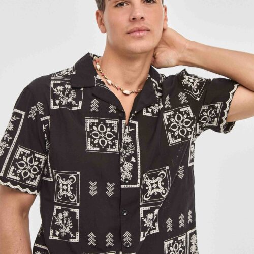Camisa Hawaiana Negra con Bordados