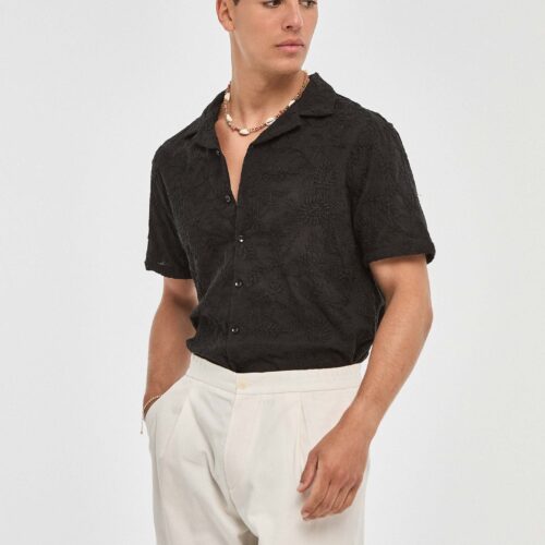 Camisa Negra Manga Corta Diseño Bordados