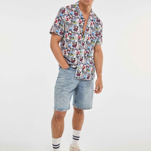 Camisa Blanca Hawaiana con Estampado Digital Comics