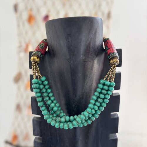 Collar Bolitas con Detalles Dorados Colores Surtidos