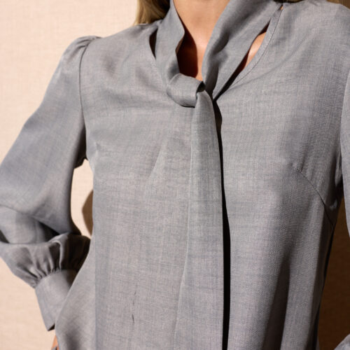 Blusa Gris Manga Larga Abullonada