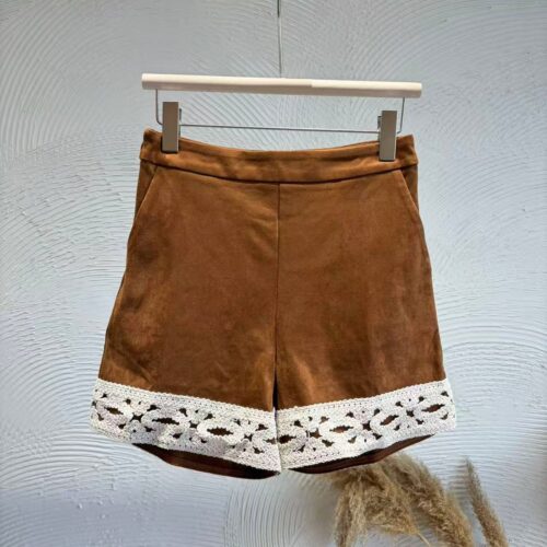 Pantalón Corto Camel Efecto Antelina Detalles Calados