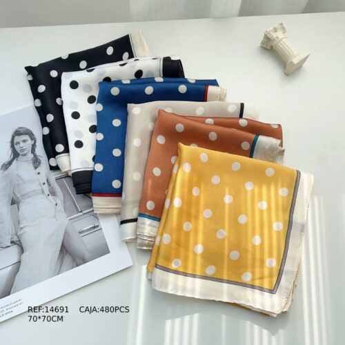 Pañuelo Cuadrado Estampado Lunares 70x70cm