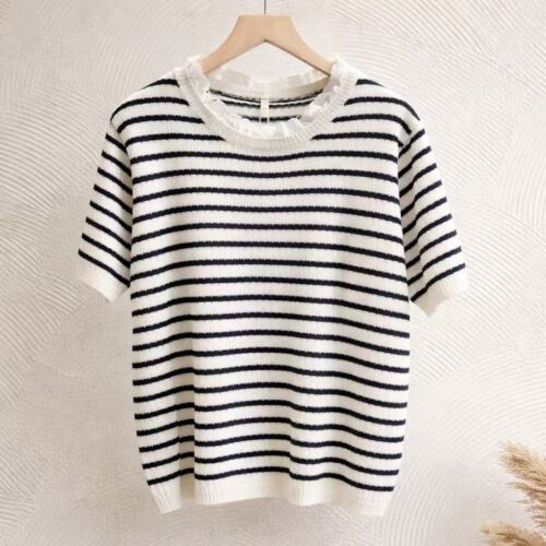 Jersey Rayas Azul con Cuello Detalles Calados