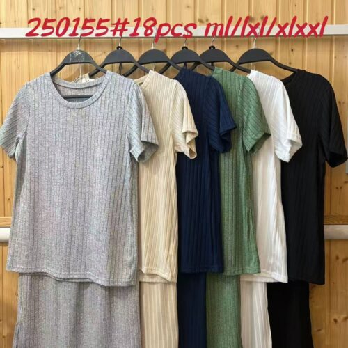 Conjunto Camiseta y Falda con Abertura Rayas