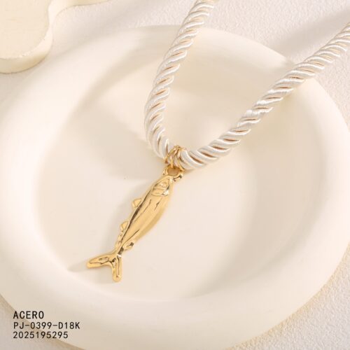 Collar Acero Conchas y Colgante Pez Dorada