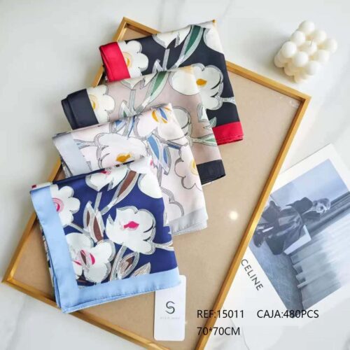 Pañuelo Cuadrado Estampado Flores 70x70cm