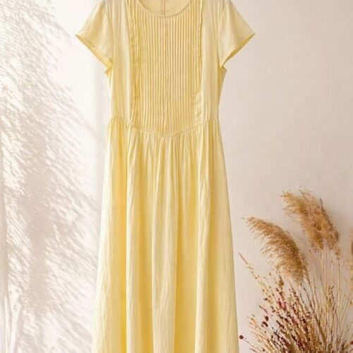 Vestido Amarillo Largo Manga Corta Escote Redondo Detalles Plisados