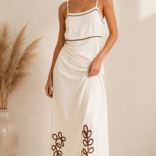 Vestido Largo Blanco con Detalles Marrones Tirantes Finos