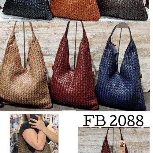 Bolso de Hombro Piel Lavada Tipo Hobo  Trenzado