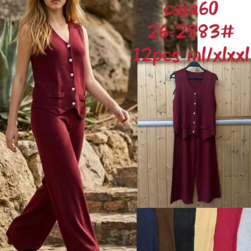 Conjunto de Chaleco con Botones Dorados y Pantalón