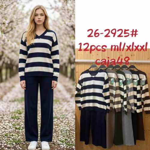 Conjunto Jersey de Punto Diseño Rayas Escote V  y Pantalón Liso